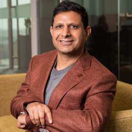 湛江海关在跨境电商渠道查获涉嫌侵犯商标权手提包49个